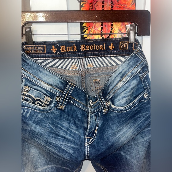 ROCK REVIVAL Jeans size 28! Bedazzled on the back pockets✨. Super cute Y2K! - Picture 7 of 7